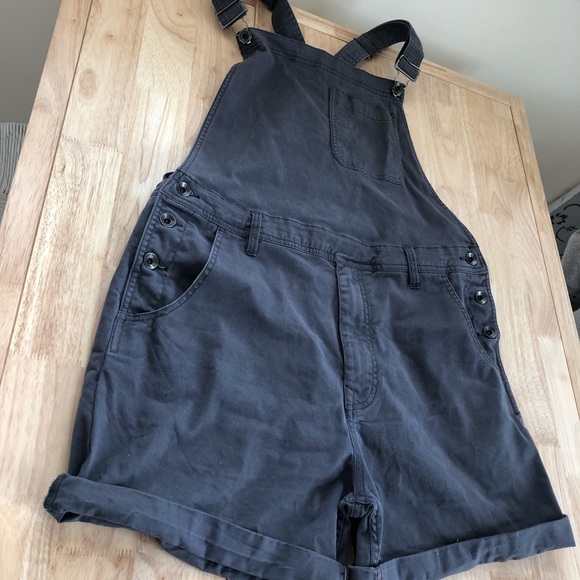 Urban Outfitters Denim - UO GRAY OVERALL SHORTS BDG POCKETS